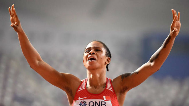 Salwa Eid Naser, tras ganar la final de los 400 en el Mundial de Doha de 2019.