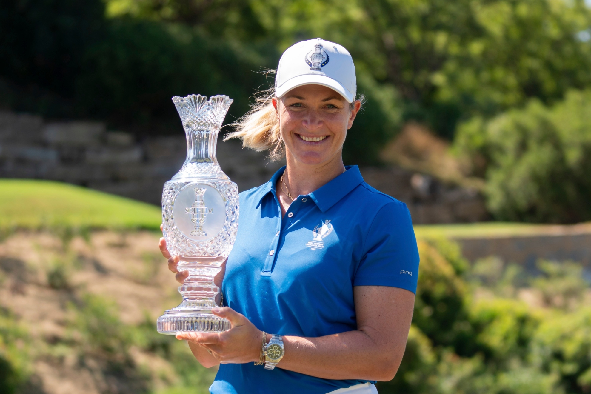 Suzann Pettersen sostiene la Solheim Cup.