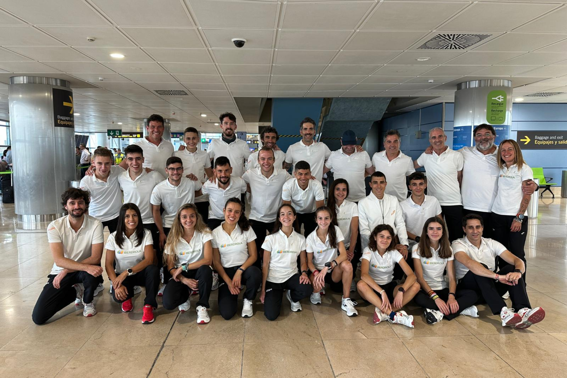 El equipo español, antes de partir hacia Innsbruk.