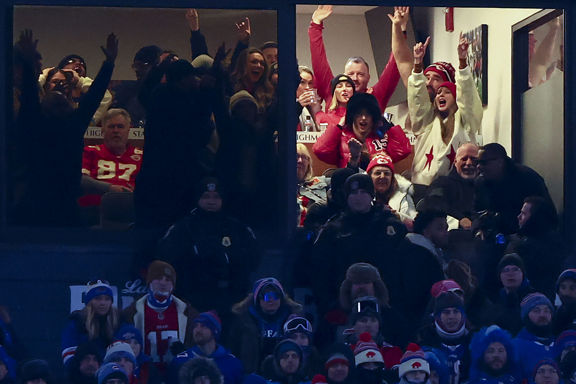 El show de Taylor Swift animando a Travis Kelce en la final de la división AFC de la NFL