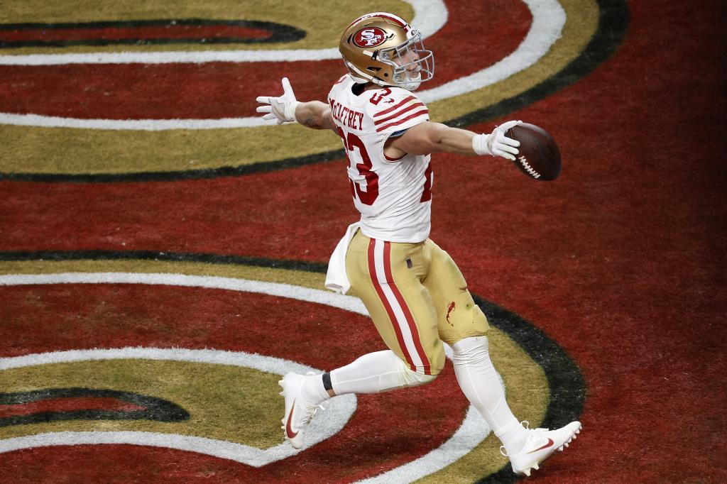 McCaffrey celebra su 'touchdown'.