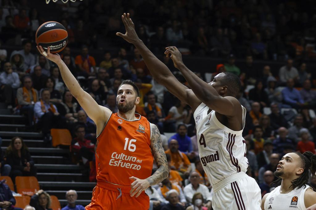 El Valencia vuelve a ganar en Europa y se acerca al Play-In