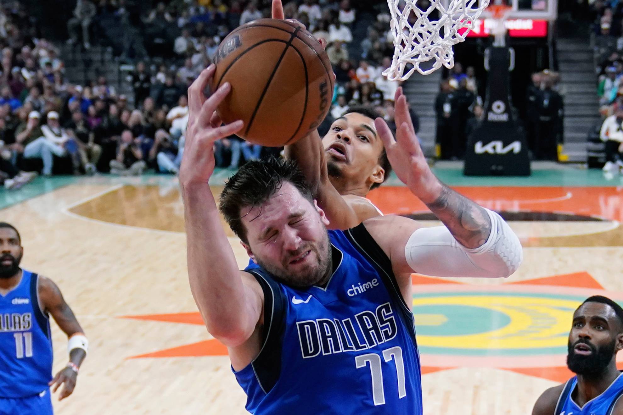 Denver sobrevive por los pelos en Minnesota y Dallas gana pese a un desafortunado Doncic