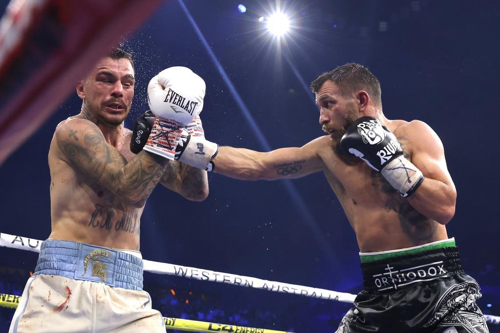 Lomachenko golpea.