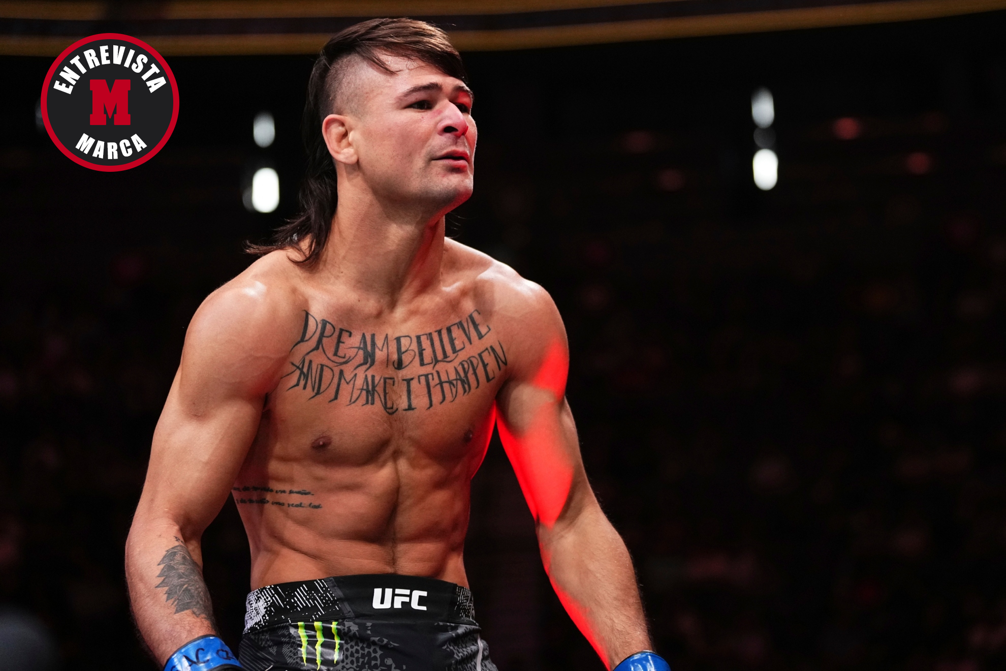 Diego Lopes celebra su triunfo en UFC 300.