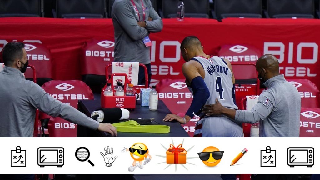 Russell Westbrook se retira al vestuario tras sufrir una torcedura de tobillo.