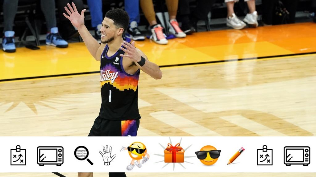 Devin Booker celebra una canasta de los Suns.