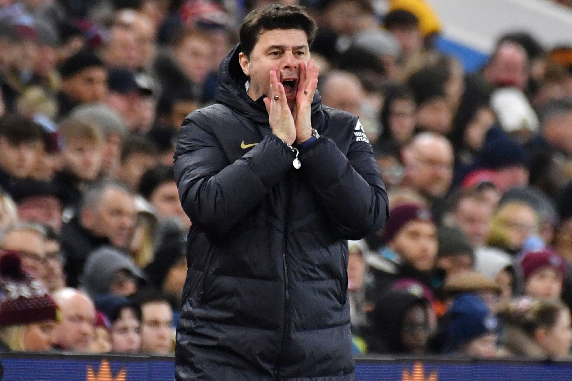 Pochettino repartiendo instrucciones