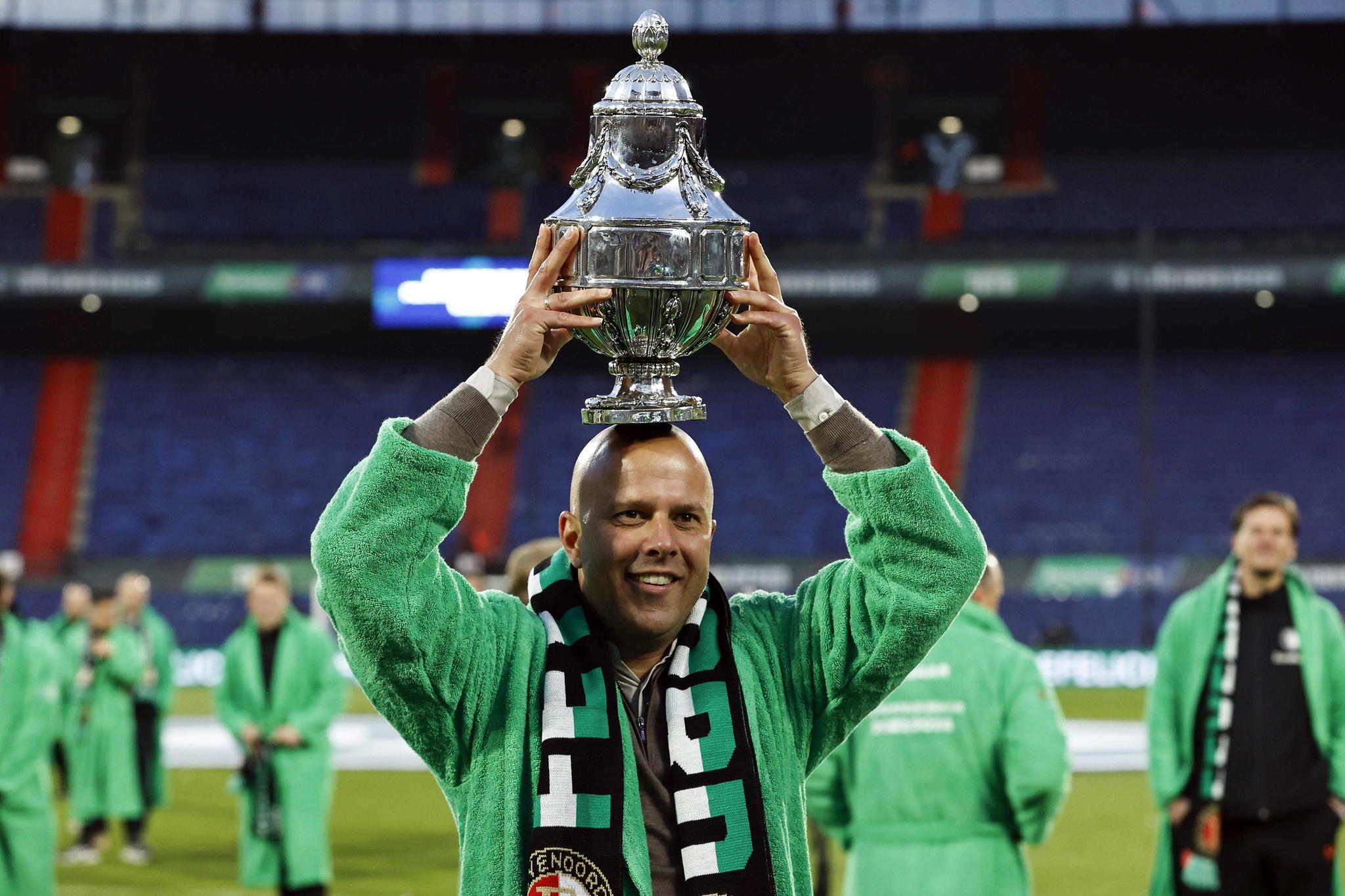 Arne Slot celebrando el título de la KNVB con el Feyenoord