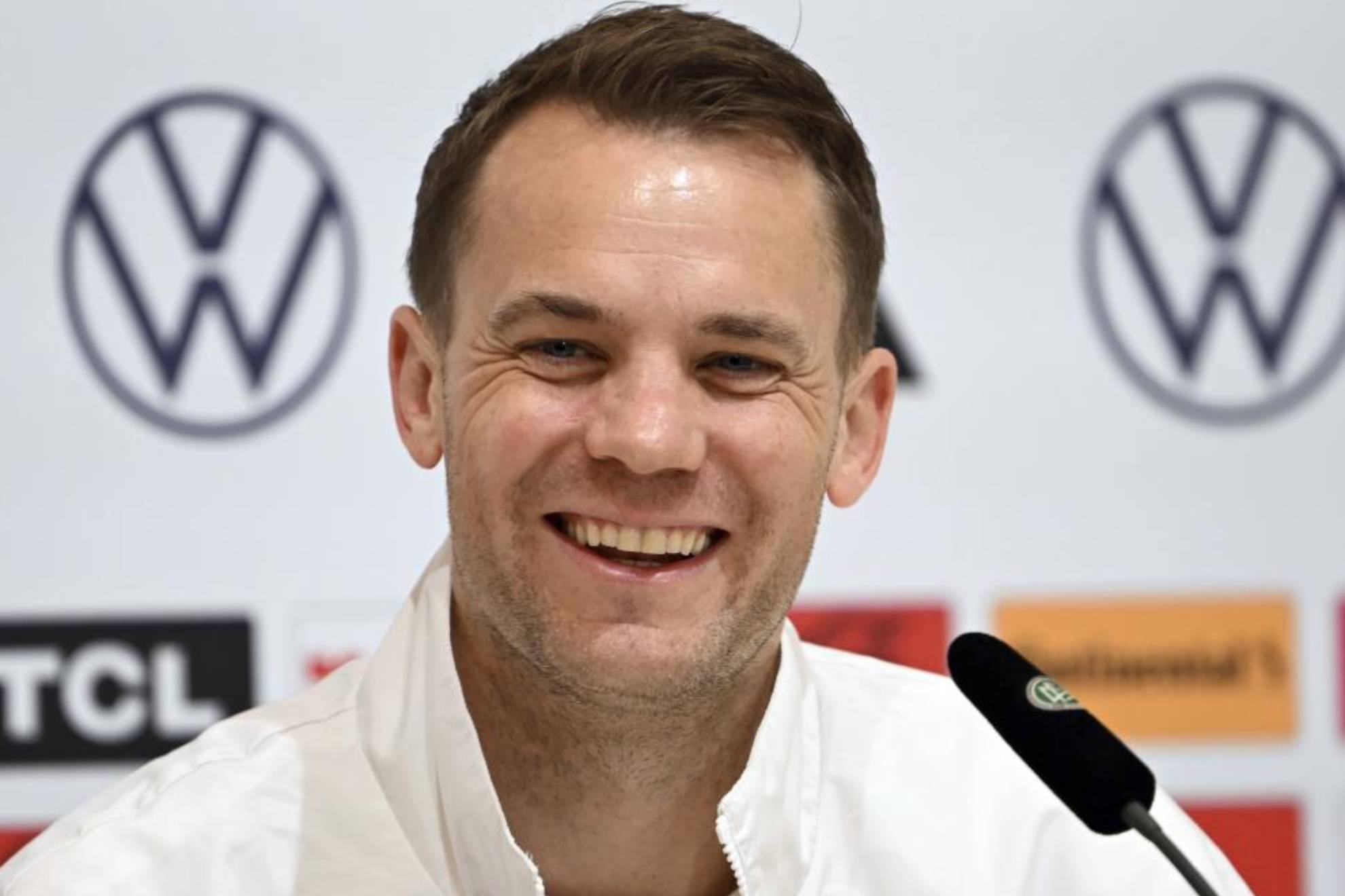 Neuer atiende a la rueda de prensa de la seleccion alemana