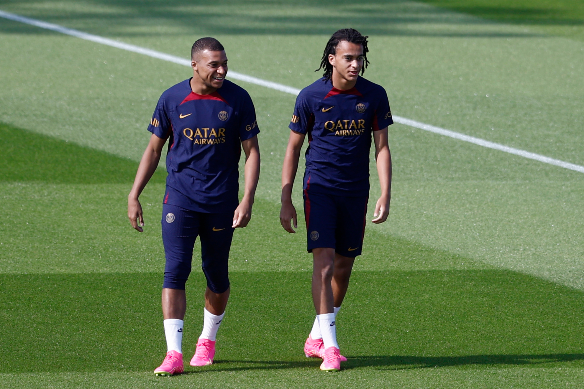 Kylian y Ethan, en un entrenamiento con el PSG.
