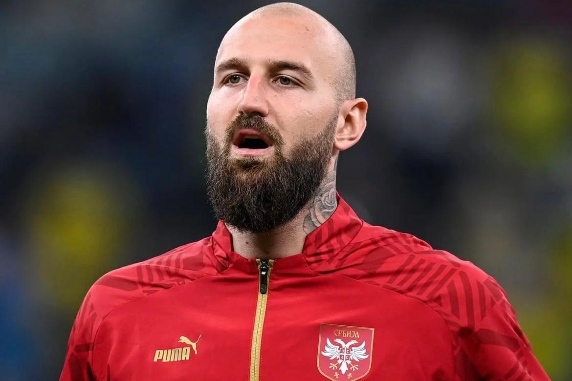 Vanja Milinkovic Savic en la ceremonio de himnos en un partido de la selección.