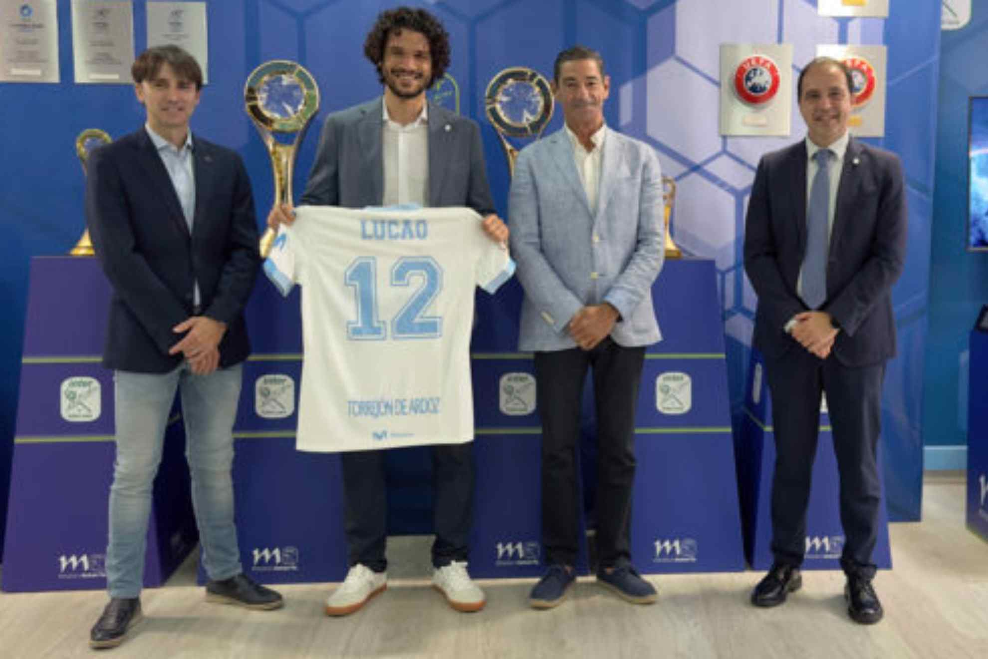 César Muñoz, director deportivo, Lucao, José Manuel Saorín, presidente, y José Carlos Delgado, director general