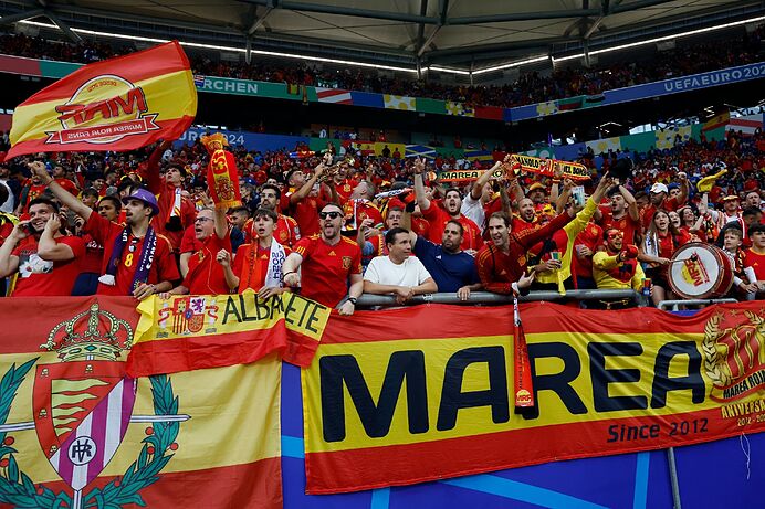 La afición española en el partido ante Italia en Gelsenkirchen.