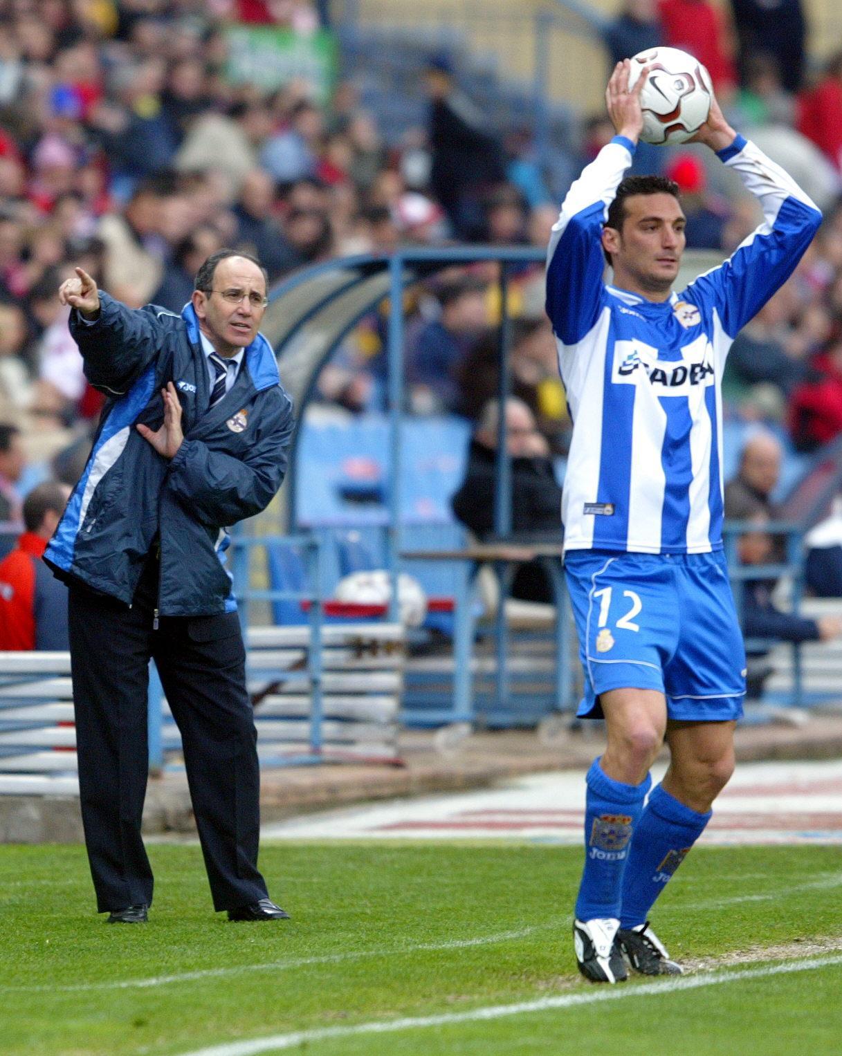 Irureta dirigiendo a Scaloni en la etapa de ambos en el Deportivo de la Coruña.