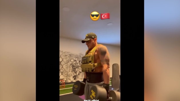 Así se entrena Mesut Özil: su radical cambio físico para ser una montaña de músculos