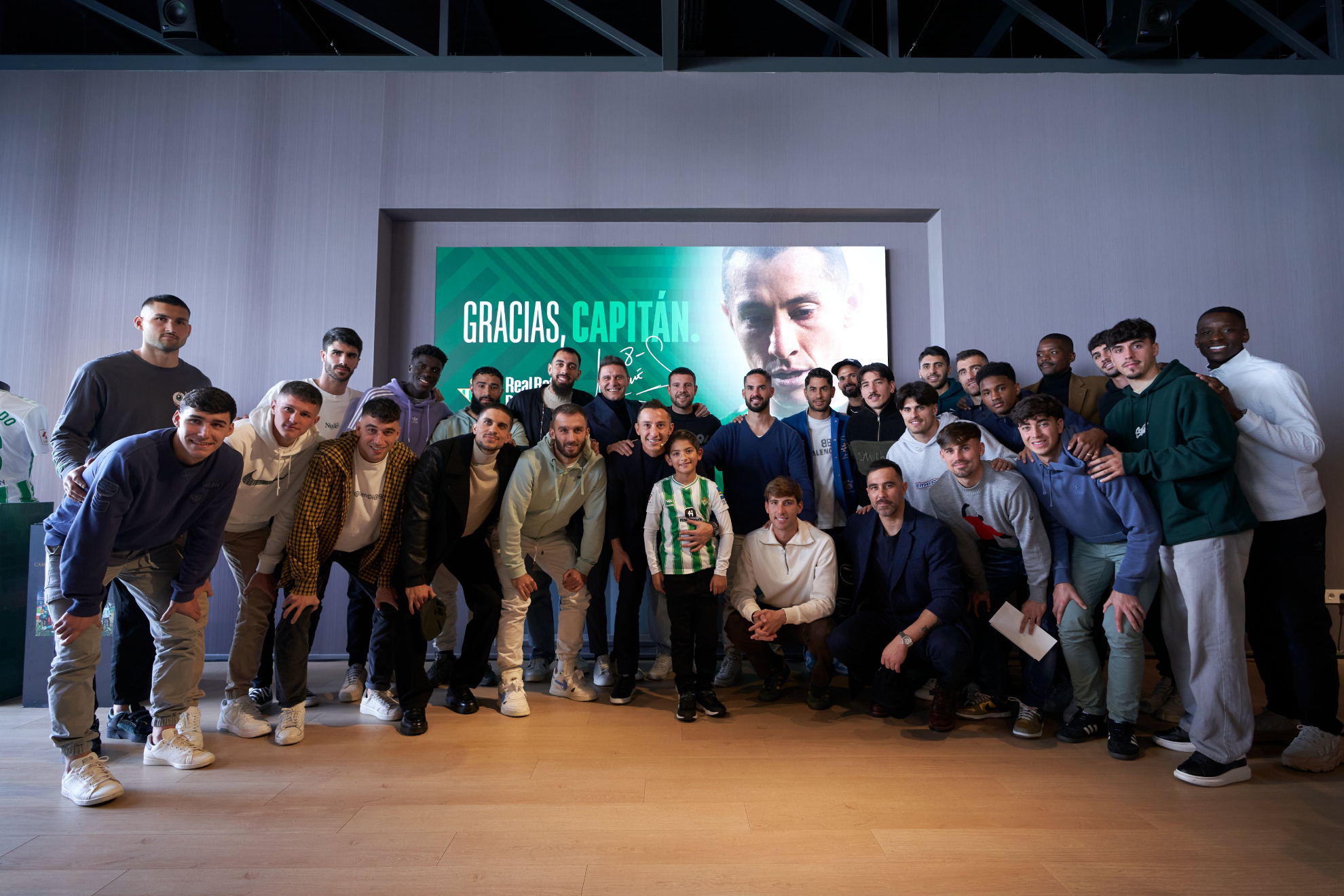 La plantilla del Betis en la despedida de Guardado