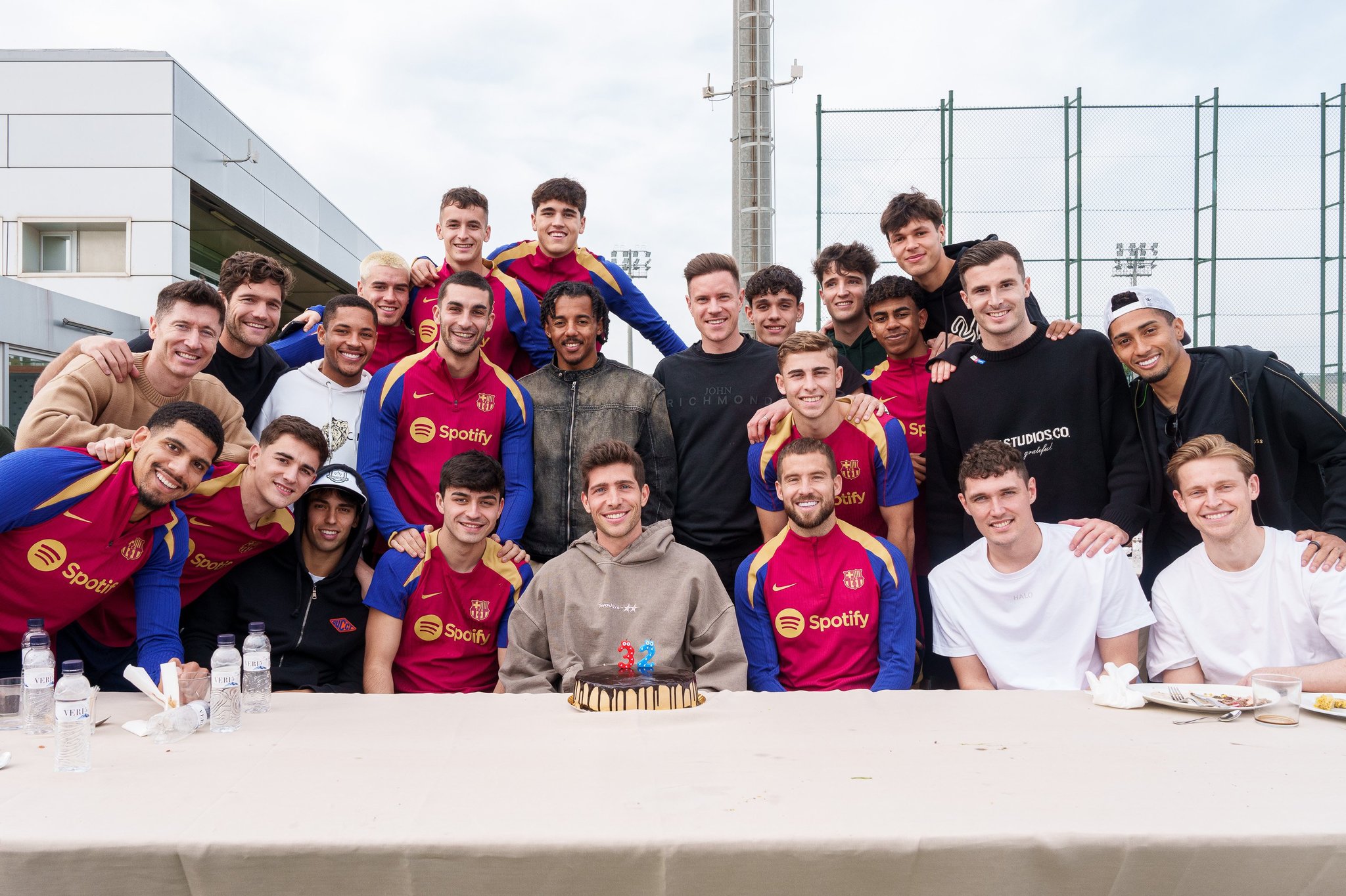 Sergi Roberto, con el resto de jugadores.