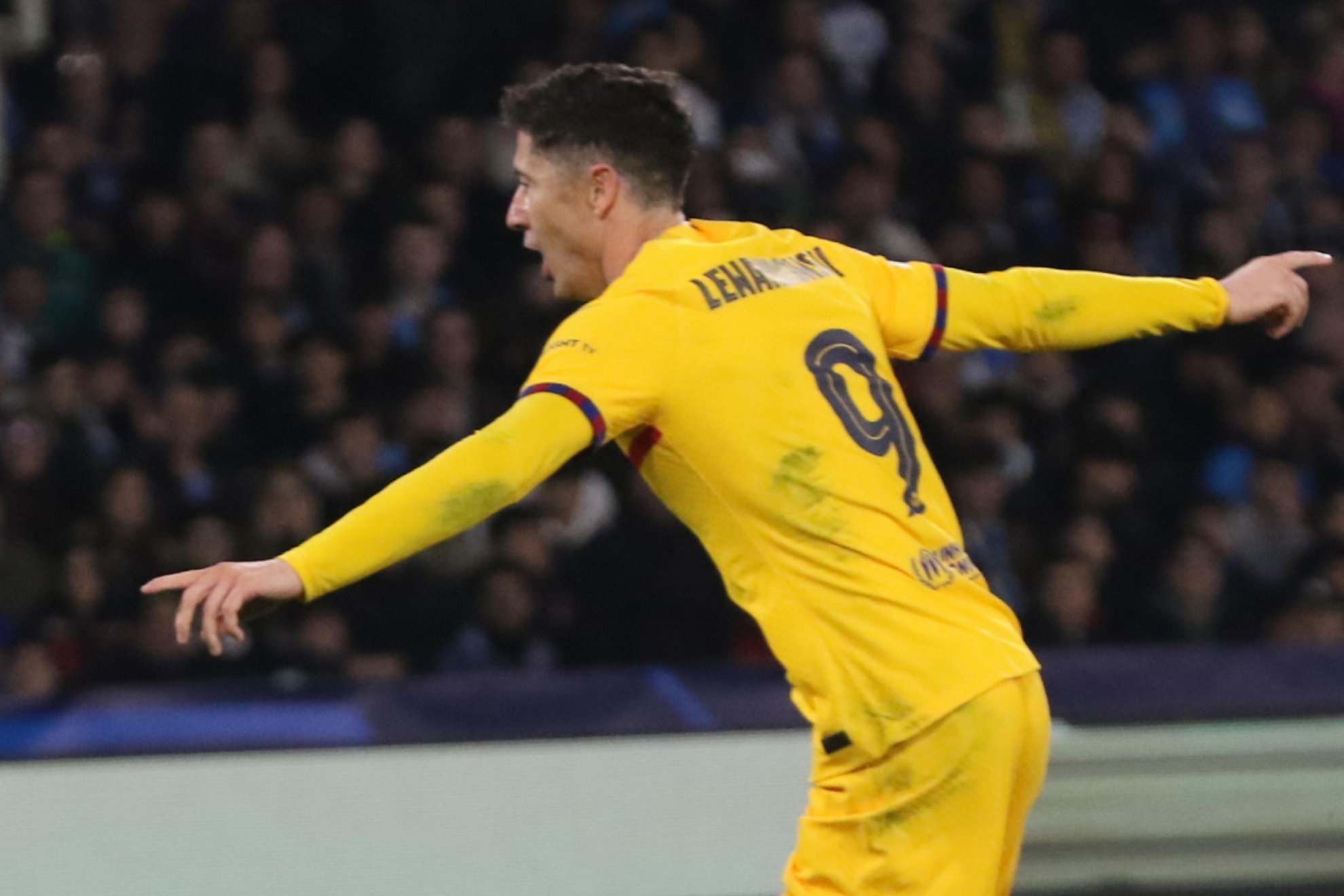 Lewandowski celebra su gol en Nápoles.