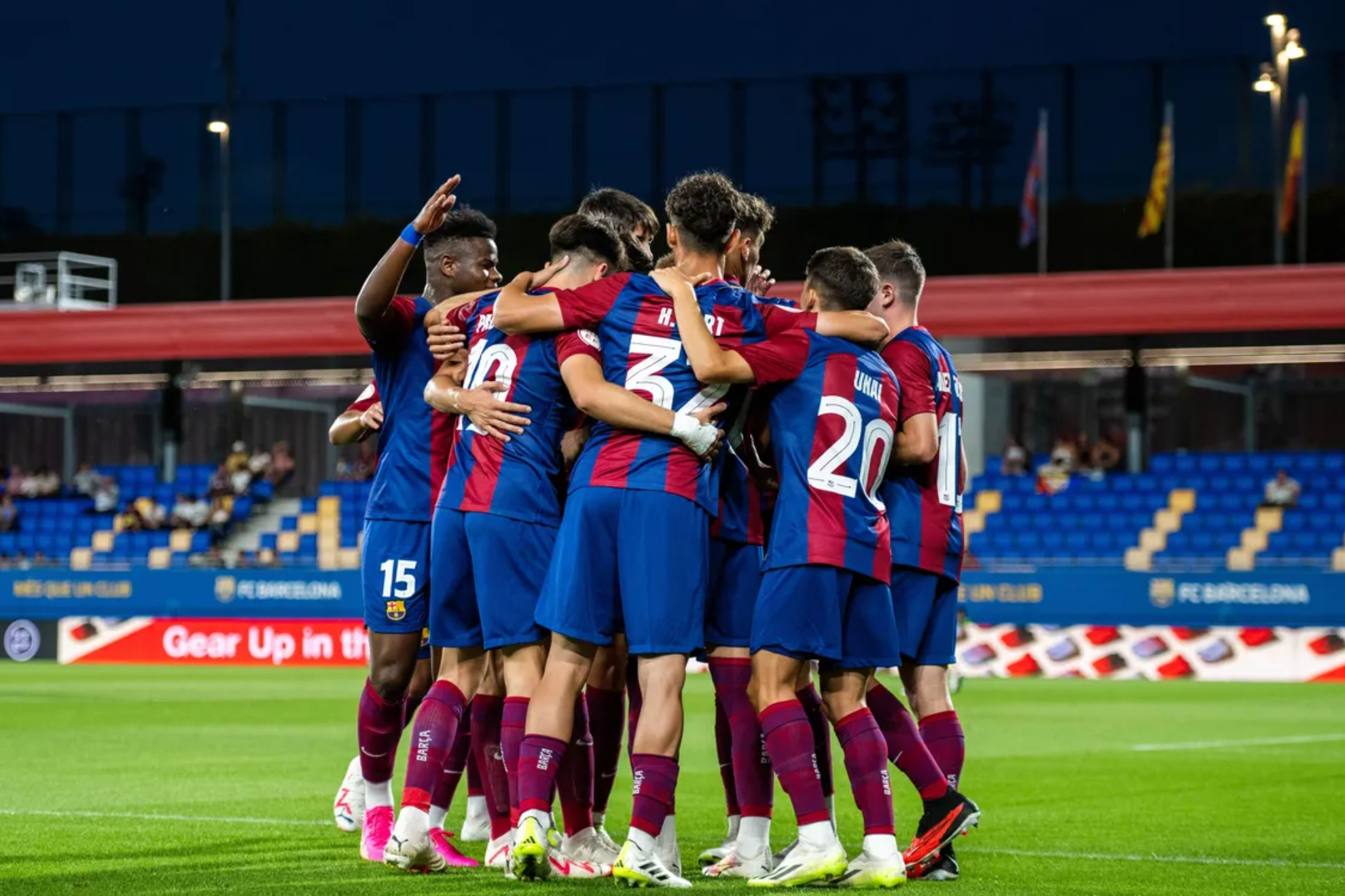 Los jugadores del Barça B celebran un triunfo de esta temporada.