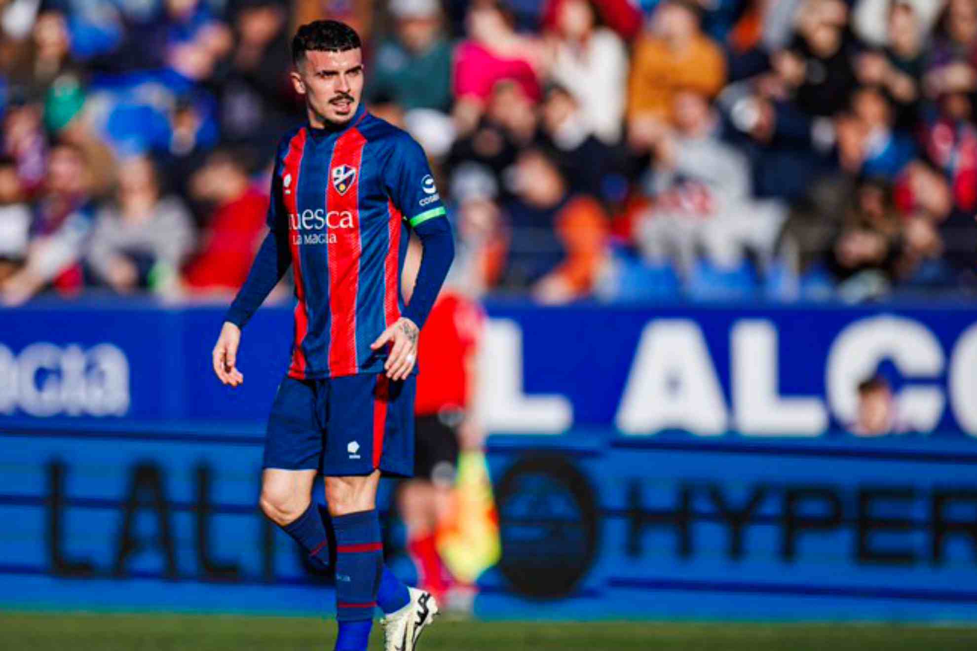 Joaquín Muñoz, en un partido del Huesca. / TWITTER @joaquinmnz7