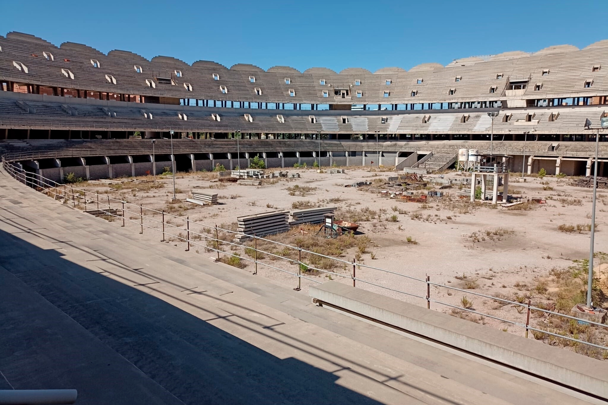 Vista interior del estado actual del nuevo Mestalla con las obras paralizadas desde hace 15 años.