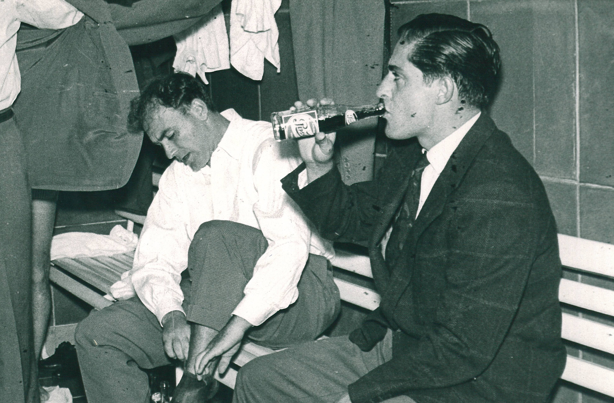 Di Stéfano y Rial, en el vestuario del Madrid