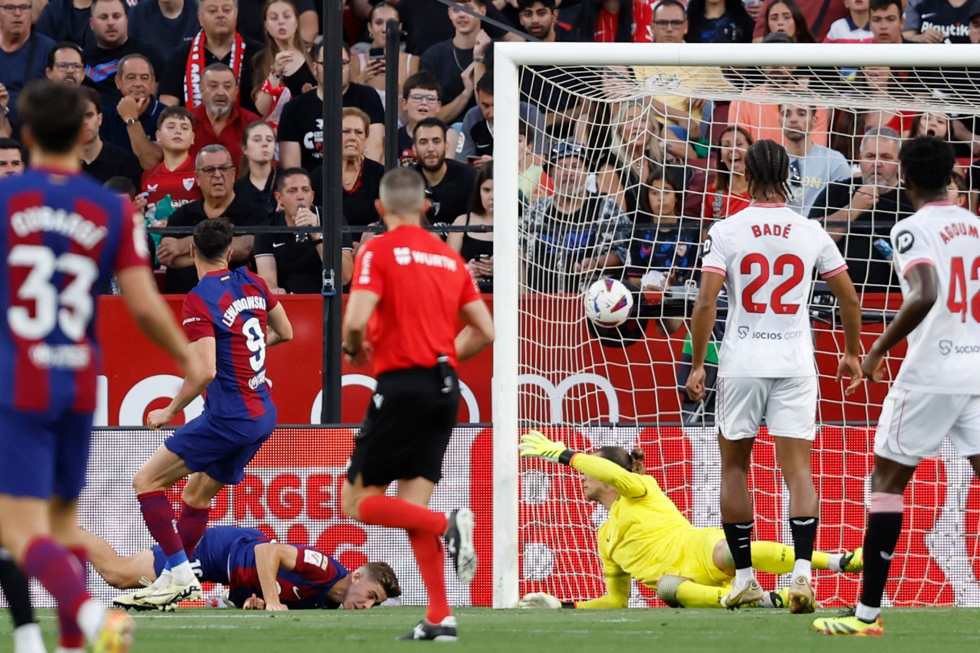 Lewandowski marca en el Pizjuán.
