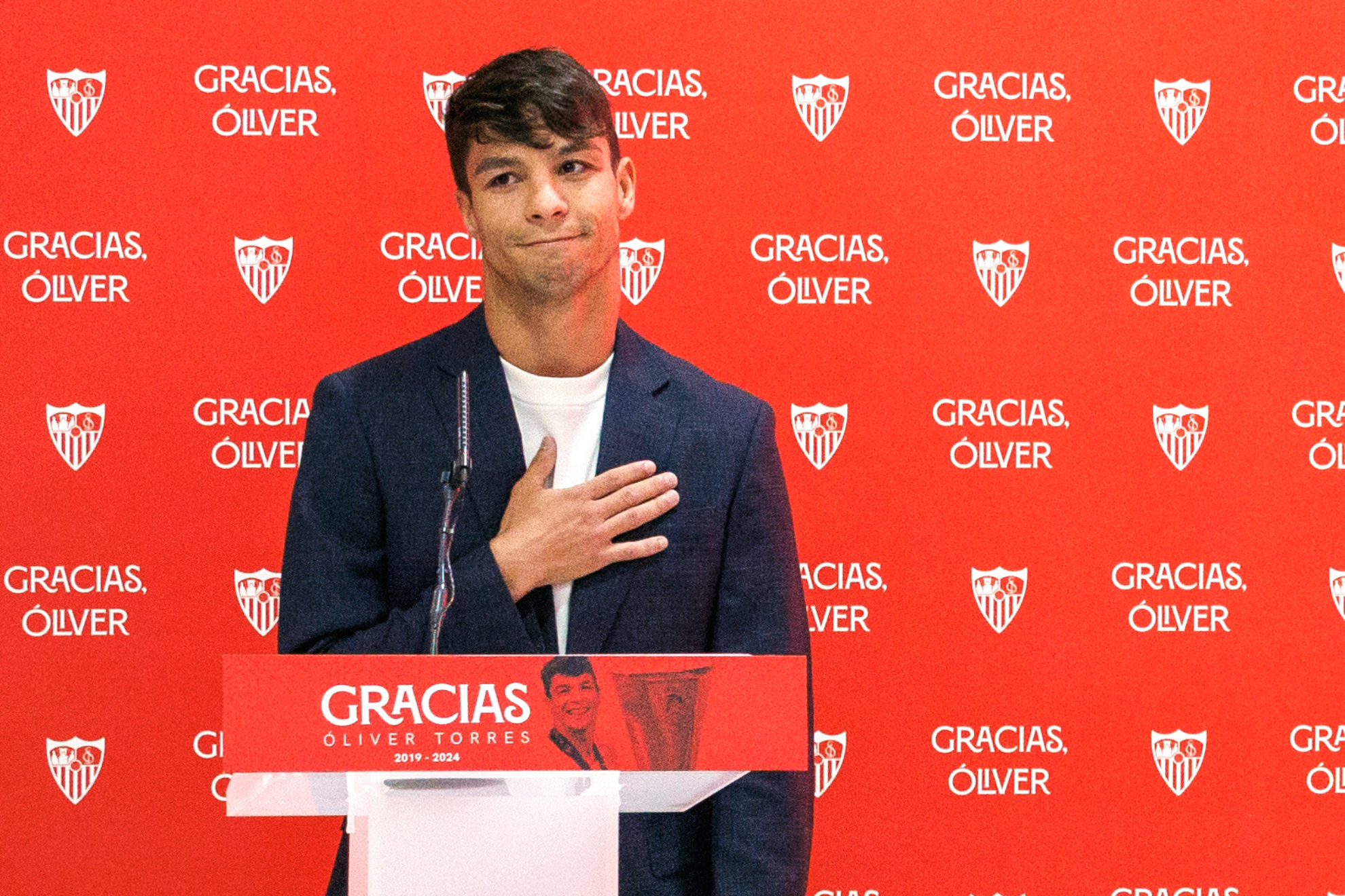 Óliver Torres en su despedida del Sevilla