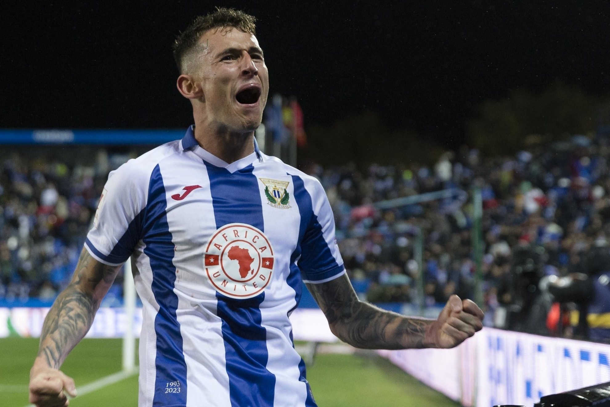 Dani Raba celebra un gol con el Leagnés.