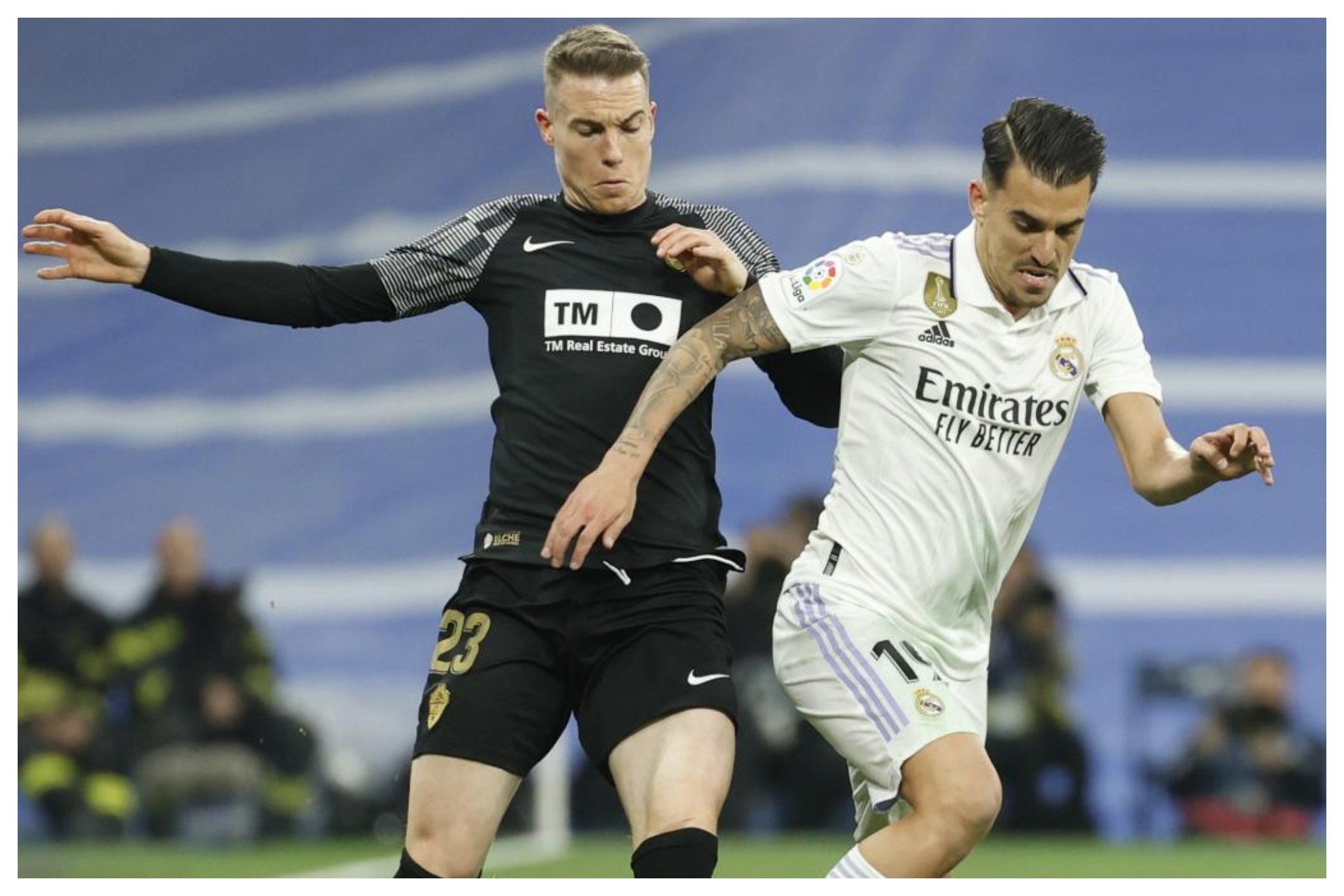 Carlos Clerc disputando un balón con Dani Ceballos en un partido frente al Real Madrid en el Bernabéu