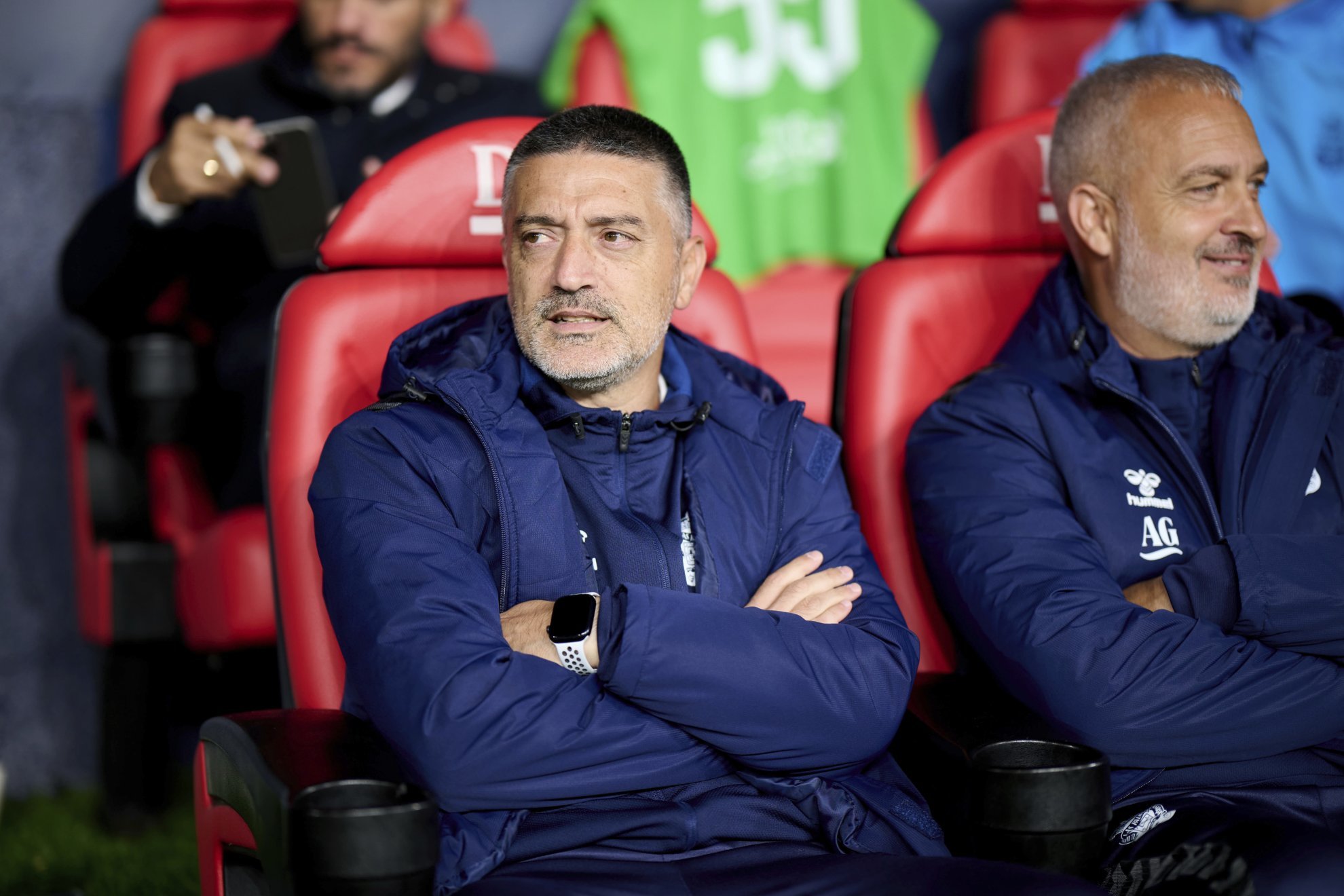 García Pimienta y Álex García, en el banquillo de Las Palmas.