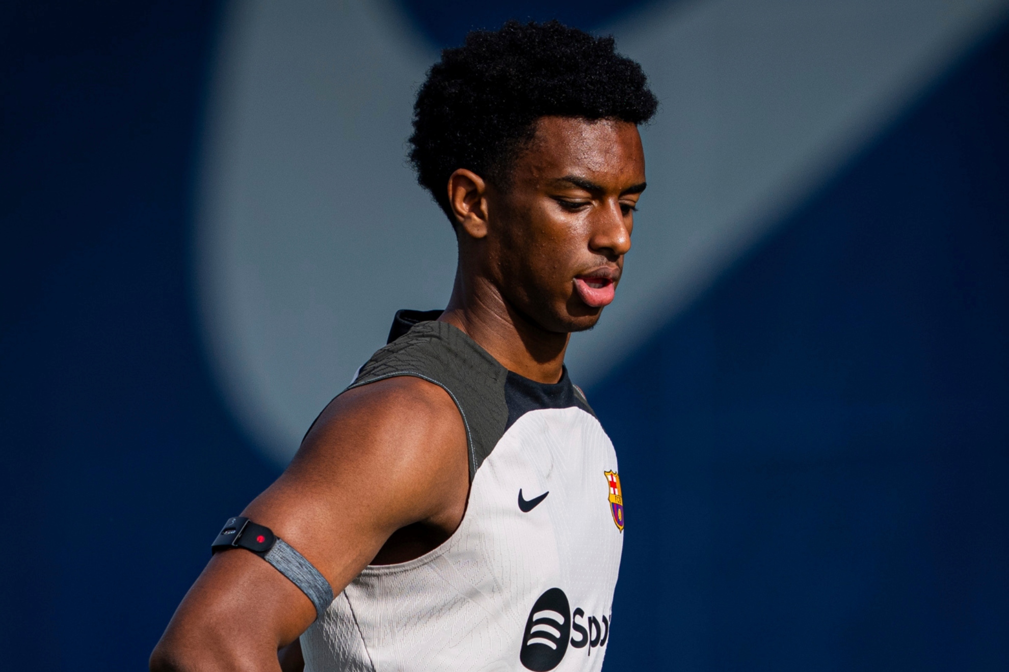 Alejandro Balde, en un entrenamiento del Barcelona.