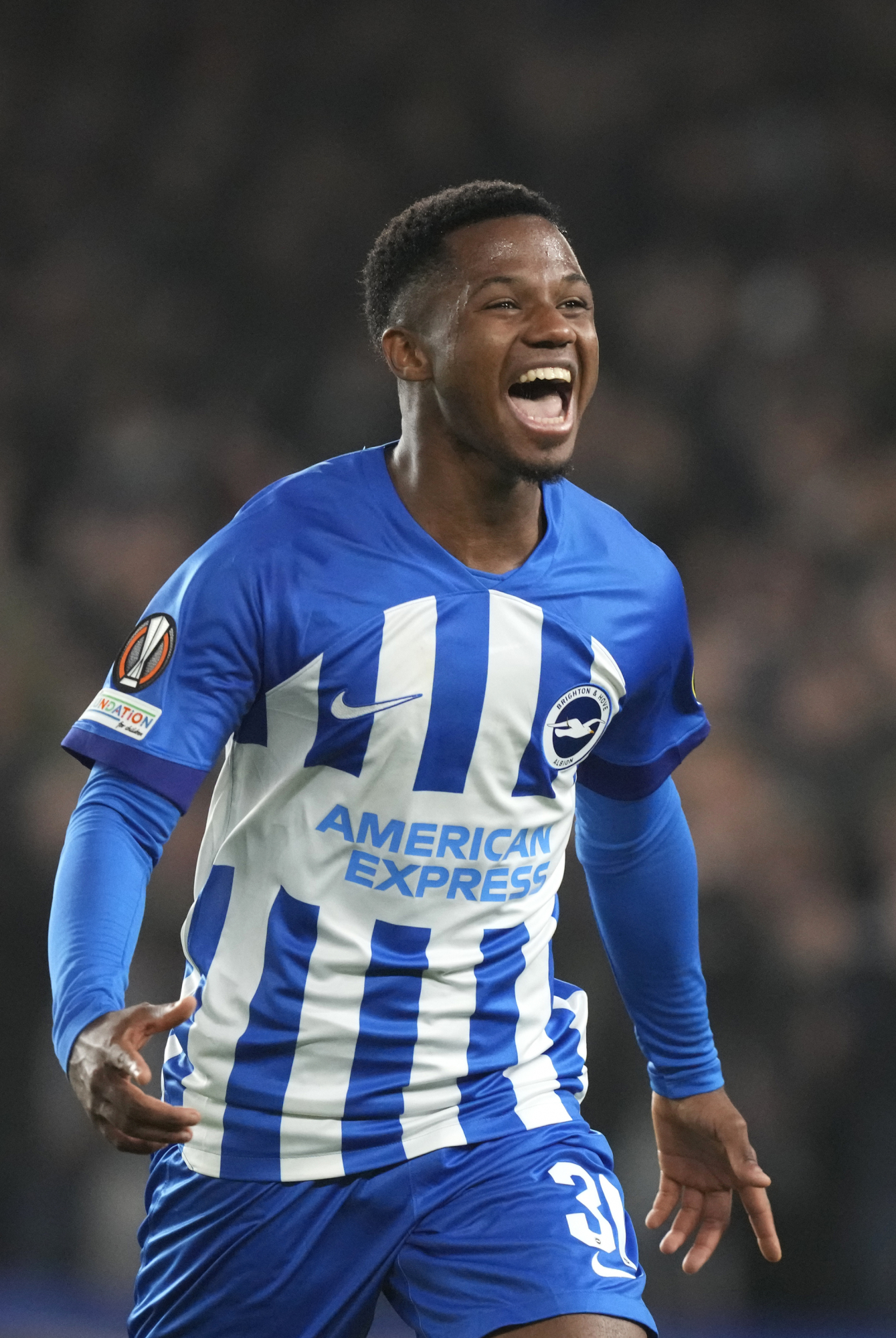 Ansu Fati celebra un gol con el Brighton.