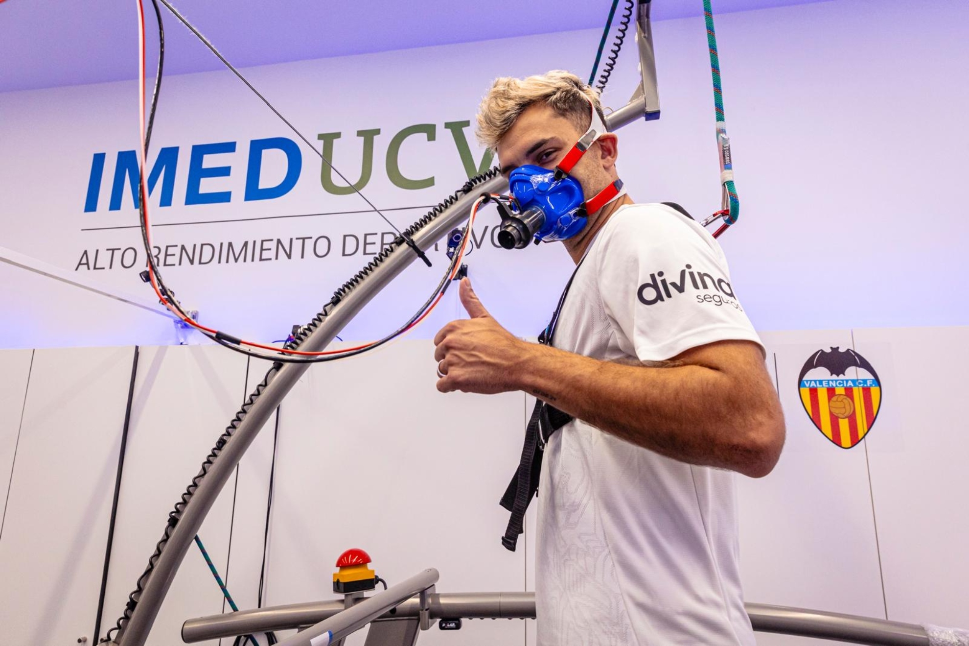 Hugo Duro, el primero en pasar las pruebas médicas.