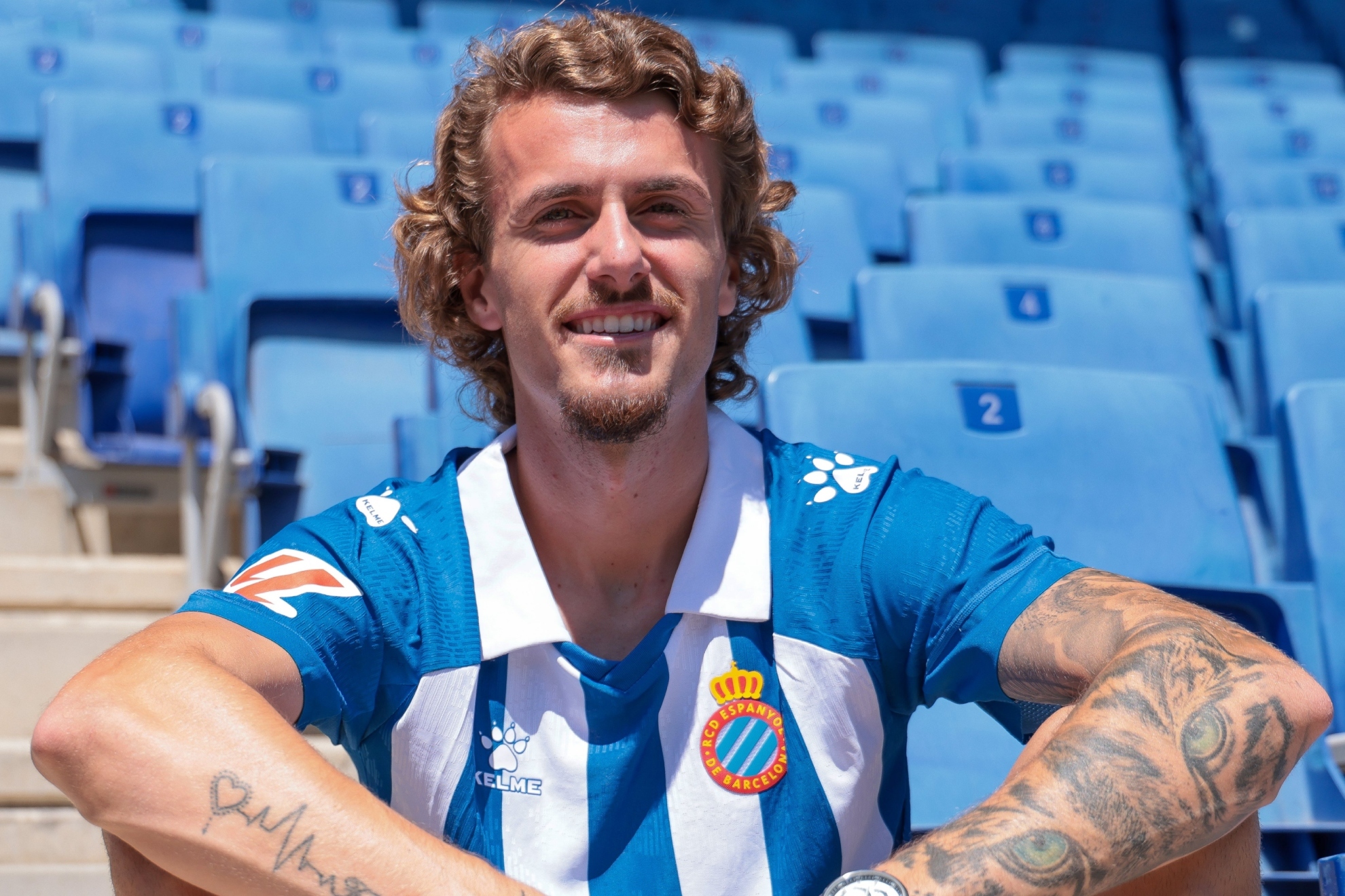 Carlos Romero ya luce la camiseta del RCD Espanyol.