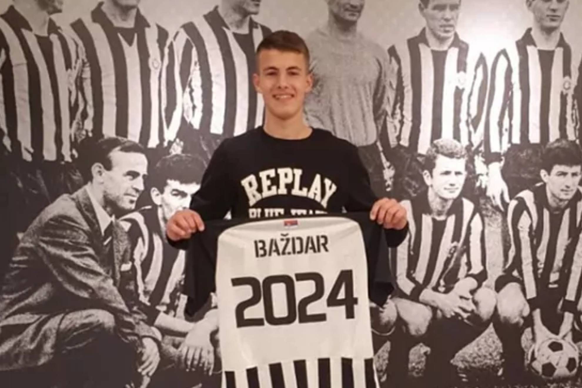 Samed Bazdar, con la camiseta del Real Zaragoza.