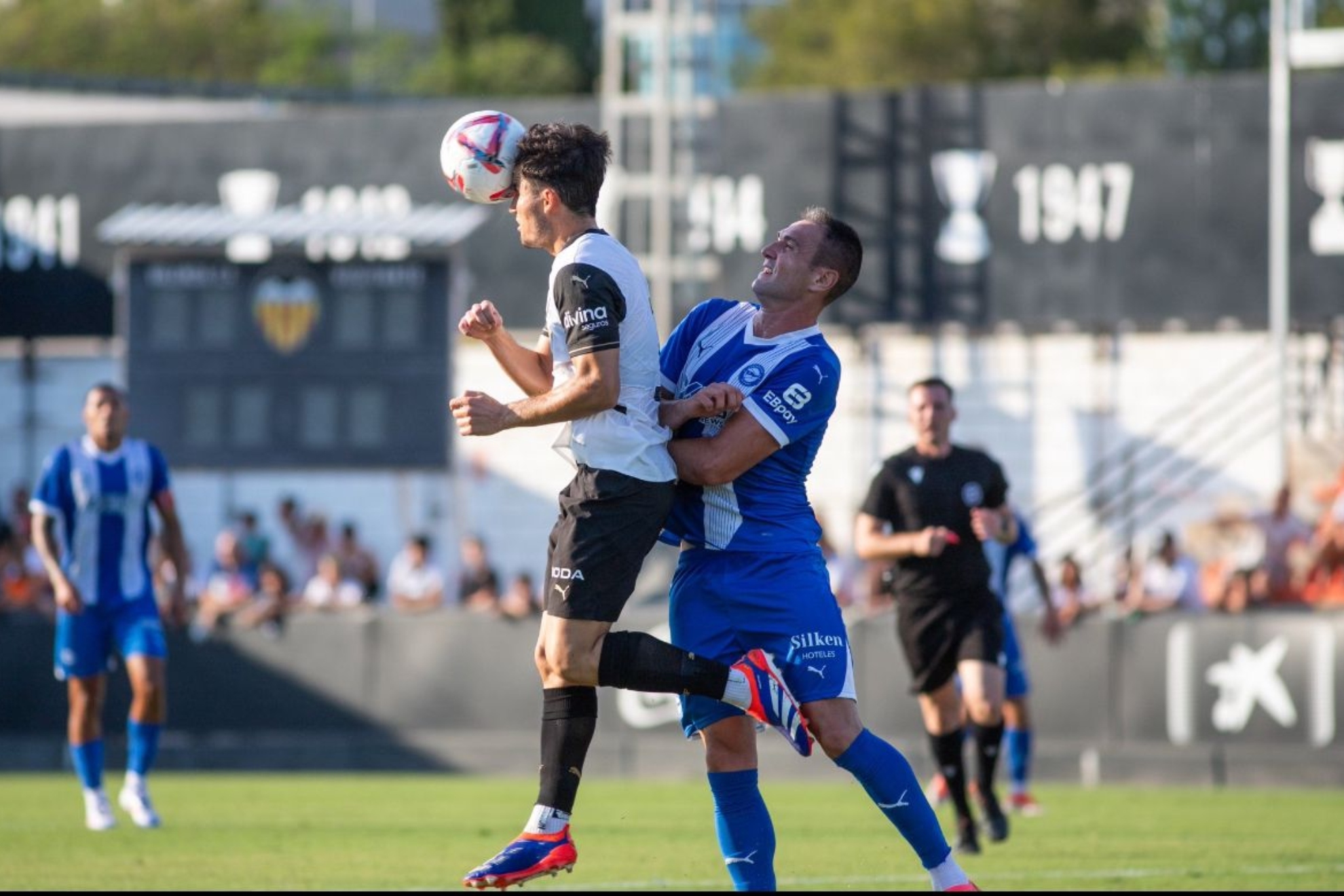 Hugo Guillamón toca