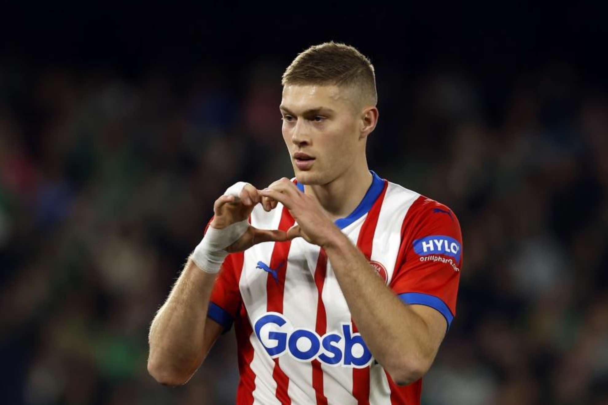 Dovbyk celebra un gol anotado.