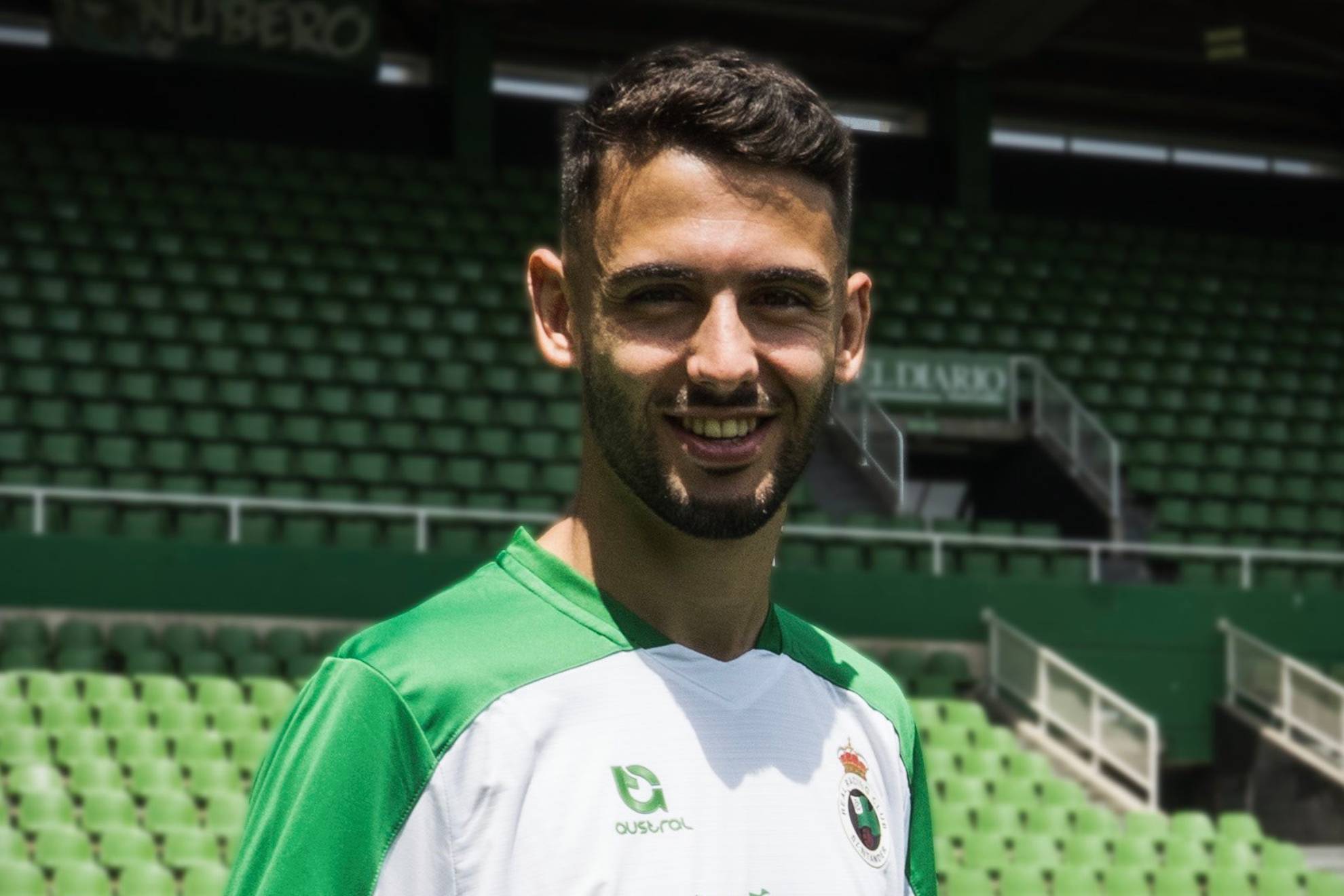 Andrés Martín con la elástica del Racing de Santander