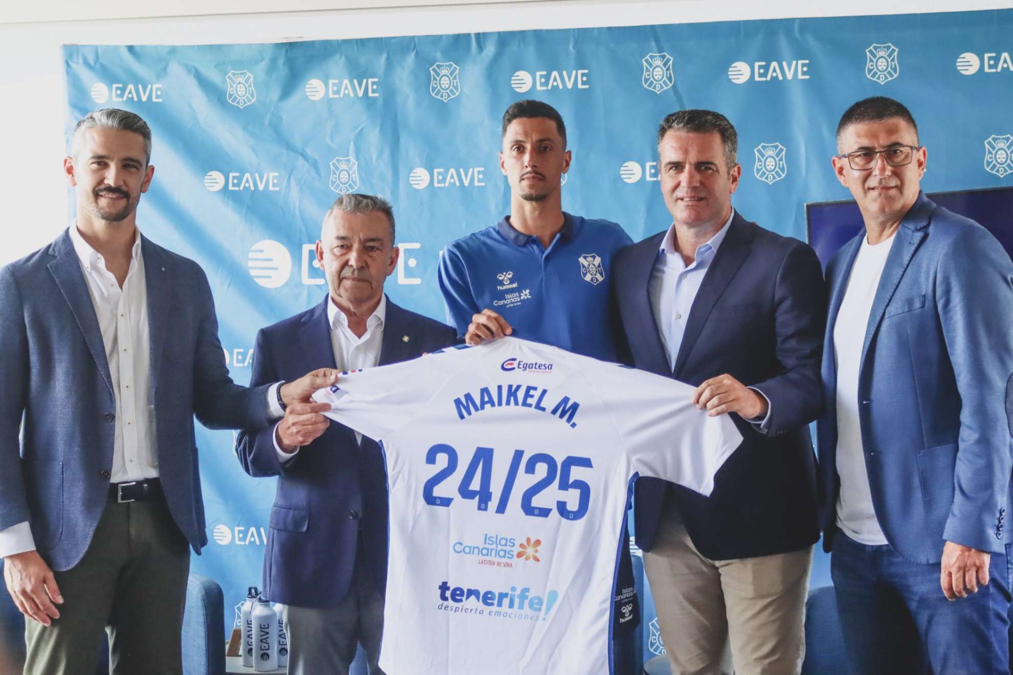 Presentación de Maikel Mesa como nuevo jugador del Tenerife.