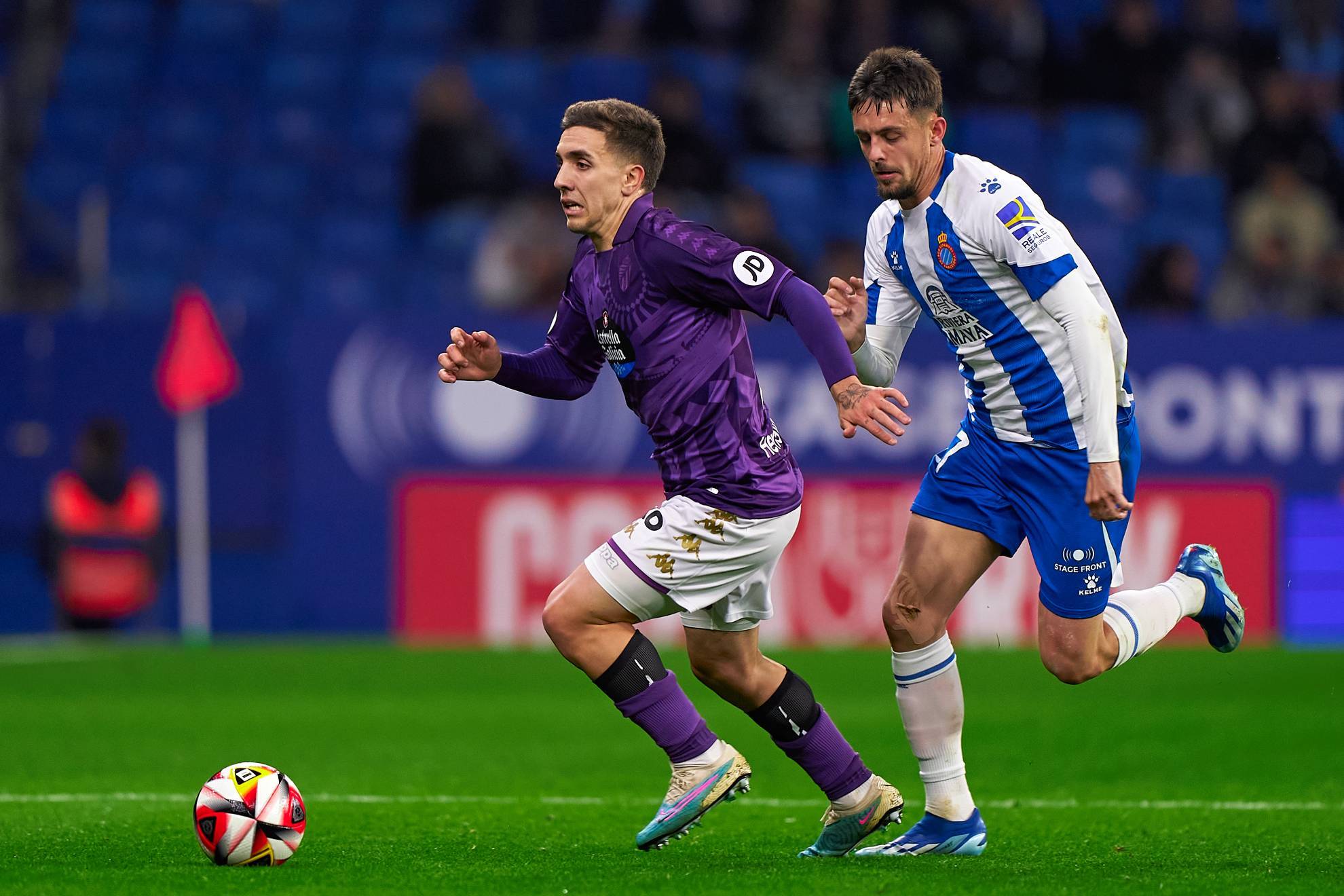 Joni Montiel disputando un partido con el Real Valladolid la temporada pasada.