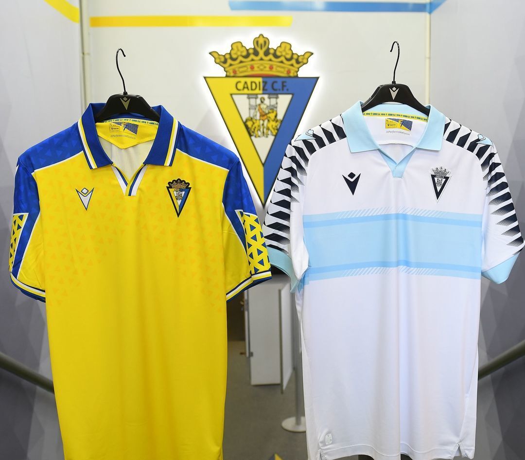 Las dos nuevas camisetas del Cádiz