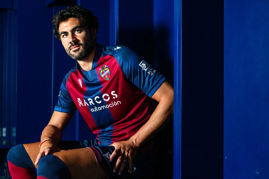 La camiseta que vestirán mitos granotas como Ibarra y Morales