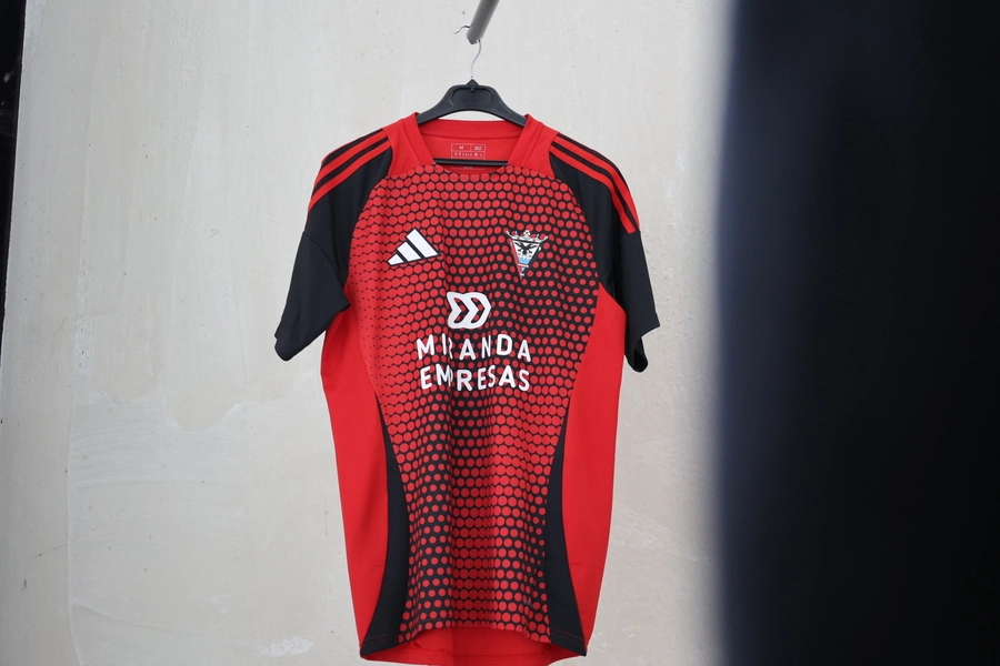 Esta será la camiseta de local del Mirandés