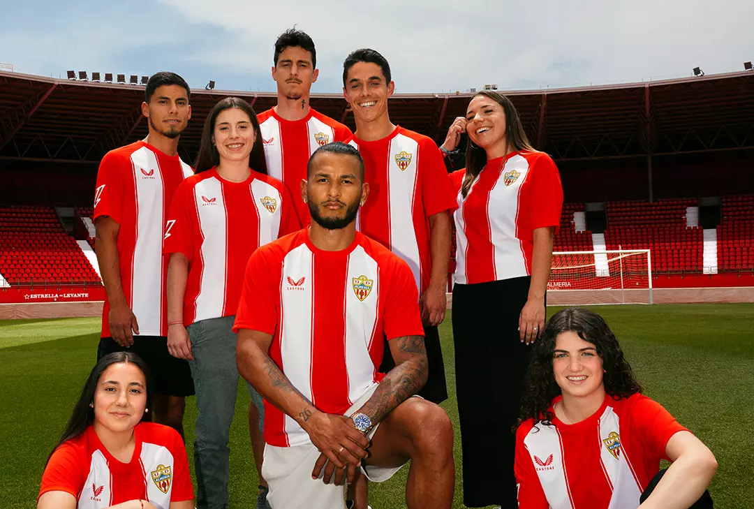 La primera equipación del Almería