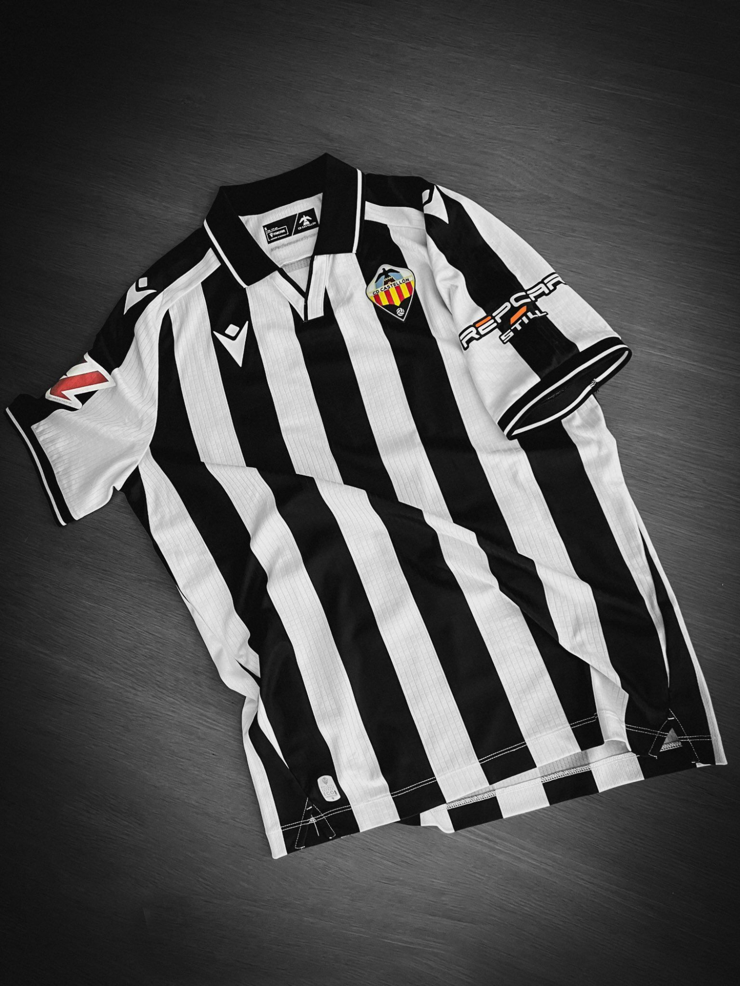 Primera equipación del Castellón