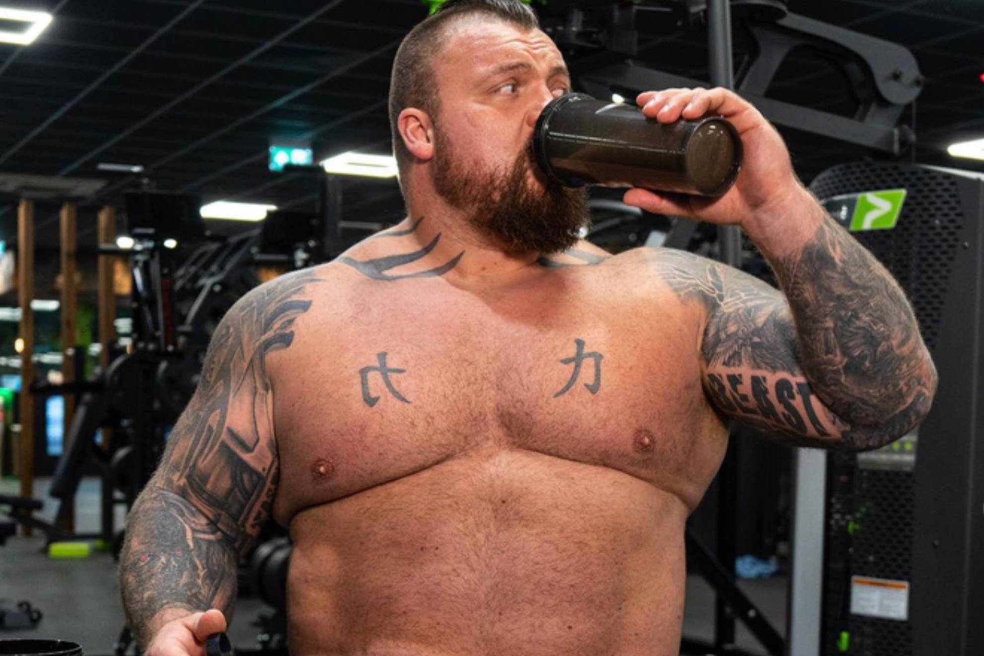 Eddie Hall reconoce que estuvo cerca de morir por una dieta de 12.000 calorías diarias @eddiehallwsm