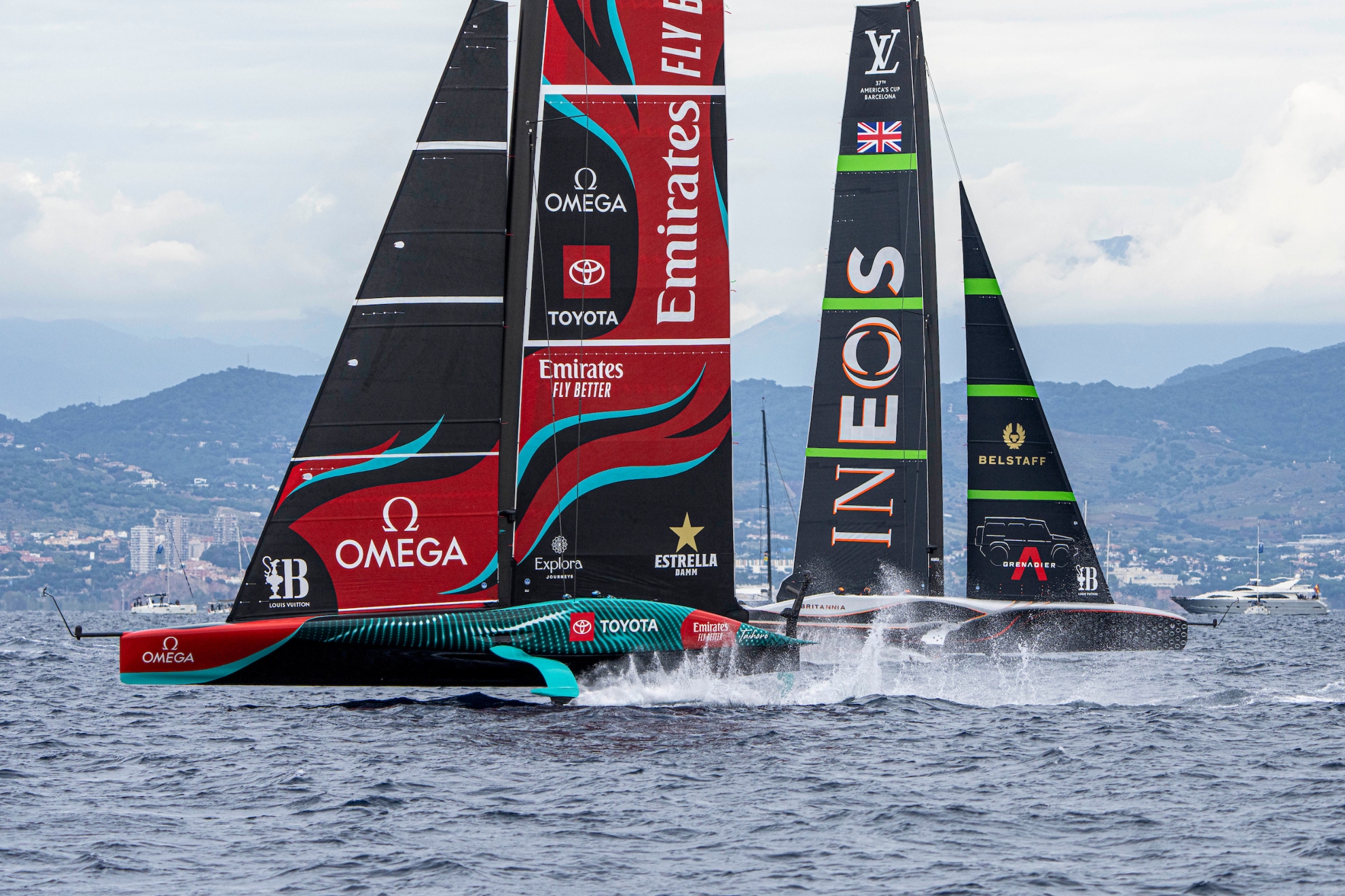 Emirates Team New Zealand e INEOS Britannia, en la Copa América.