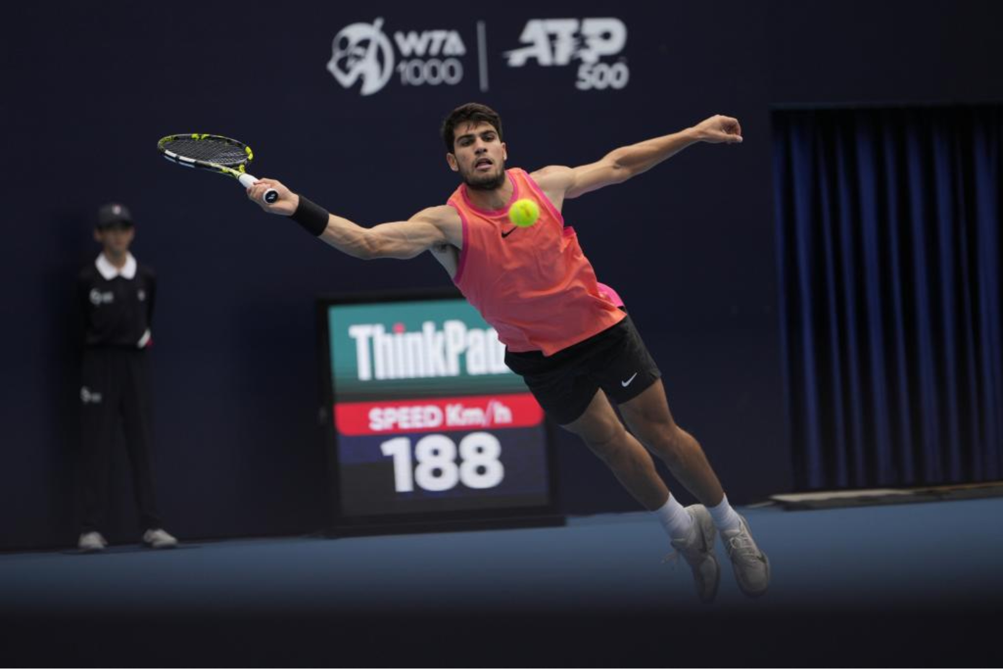 Carlos Alcaraz durante el Open de China 2024